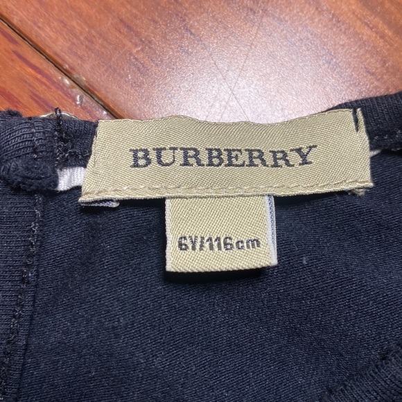 Authentic Burberry shirt for a 6 years old little girl - Picture 3 of 5